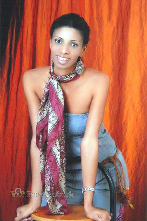 140002 - Laura Esther Age: 46 - Colombia
